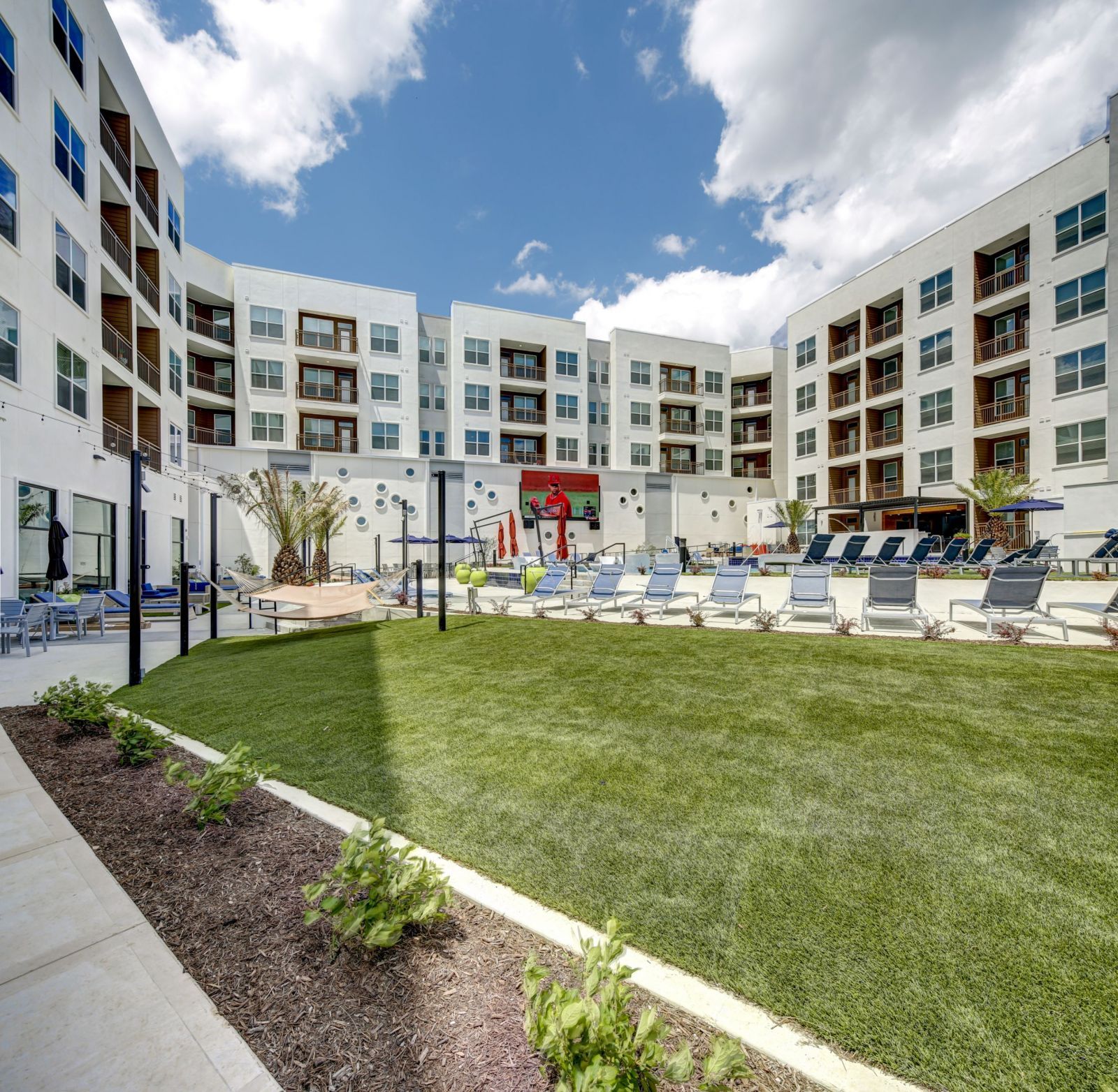 hammock courtyard San Marcos student housing