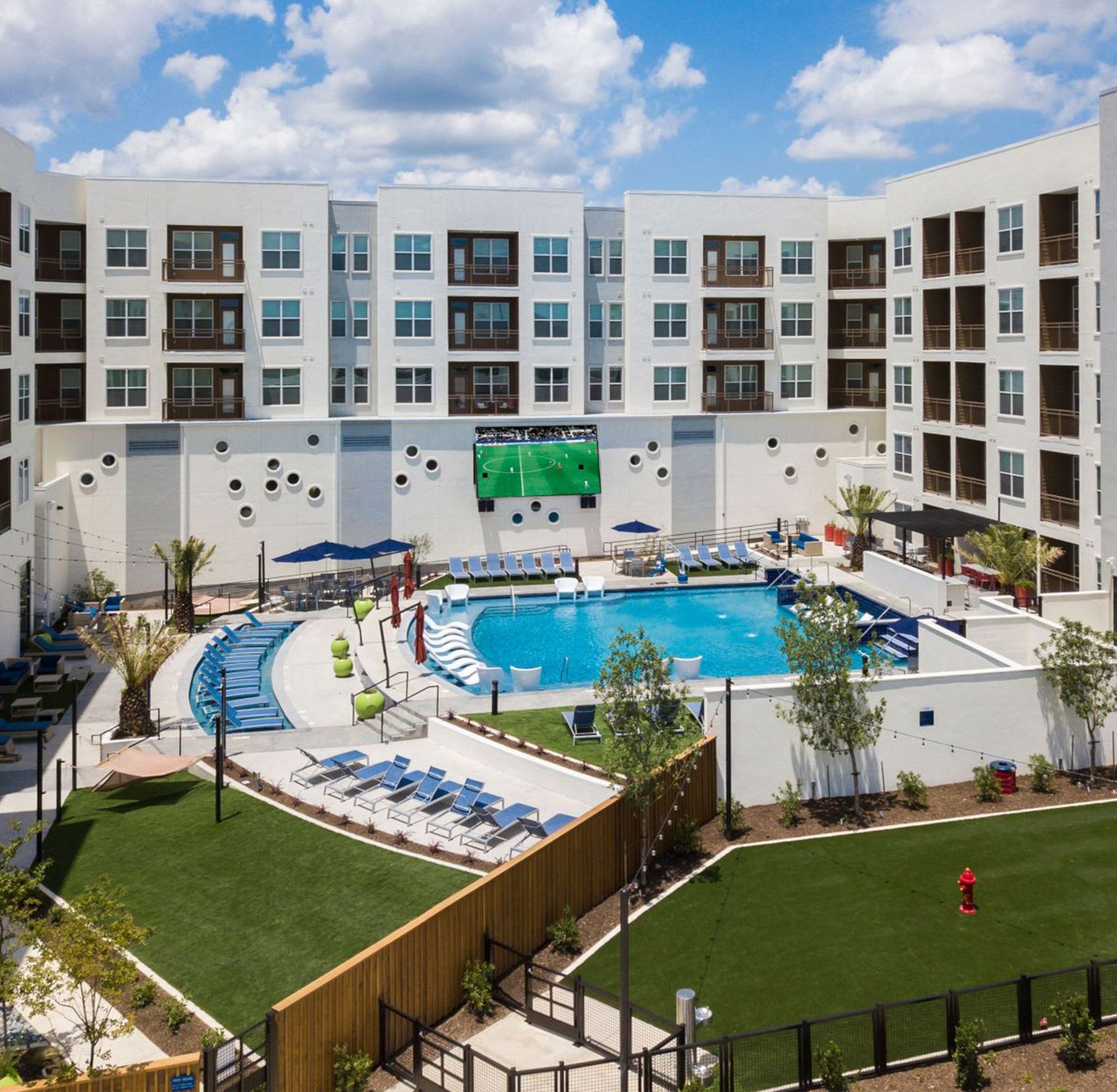 exterior pool and ourdoor space San Marcos student housing